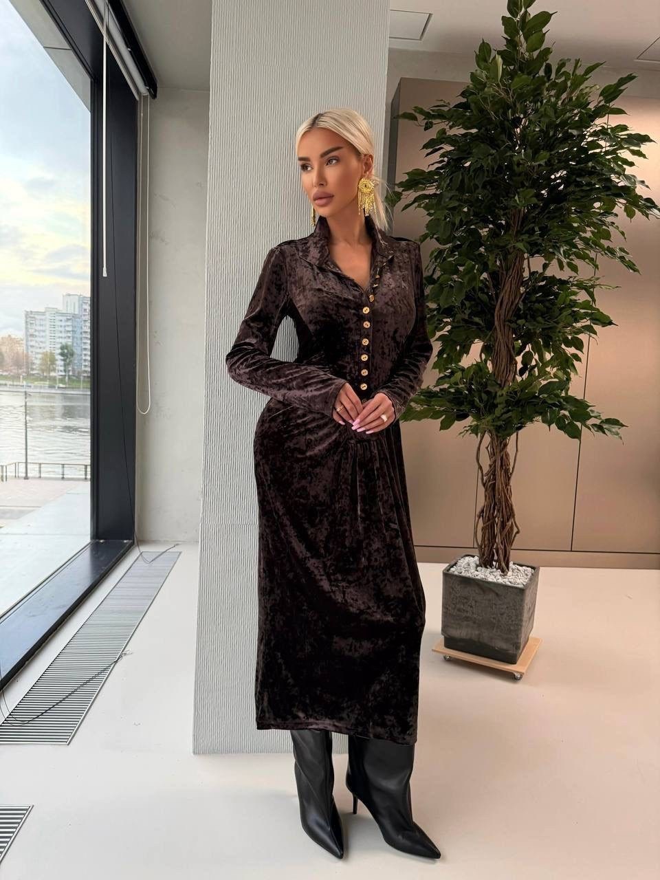 prettylittlething бархатное драпированное платье миди шоколадного цвета с разрезом на рукавах,бархатное драпированное платье миди шоколадного цвета с разрезом на рукавах,бархатное платье,платье бархат