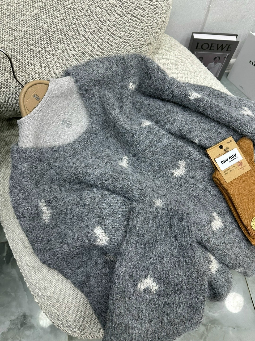 женский серый свитер с цветочным принтом и бриллиантами,джемпер для девочек,свитер женский модный мир,свитер зимние,свитер серый стразами