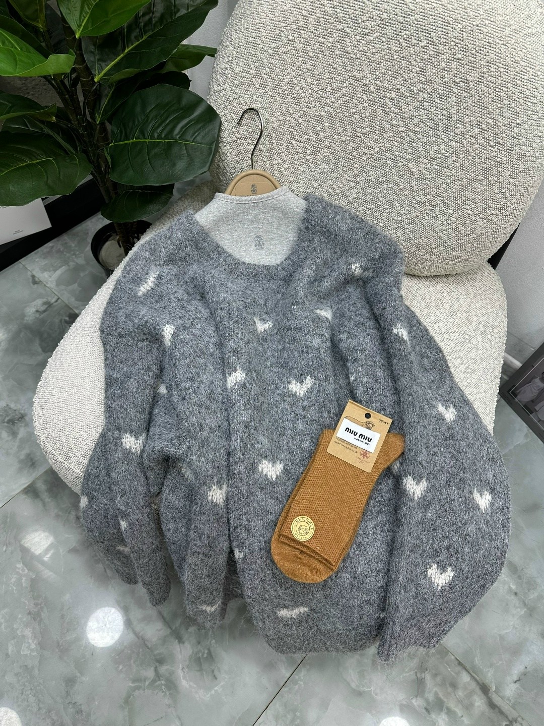 женский серый свитер с цветочным принтом и бриллиантами,джемпер для девочек,свитер женский модный мир,свитер зимние,свитер серый стразами