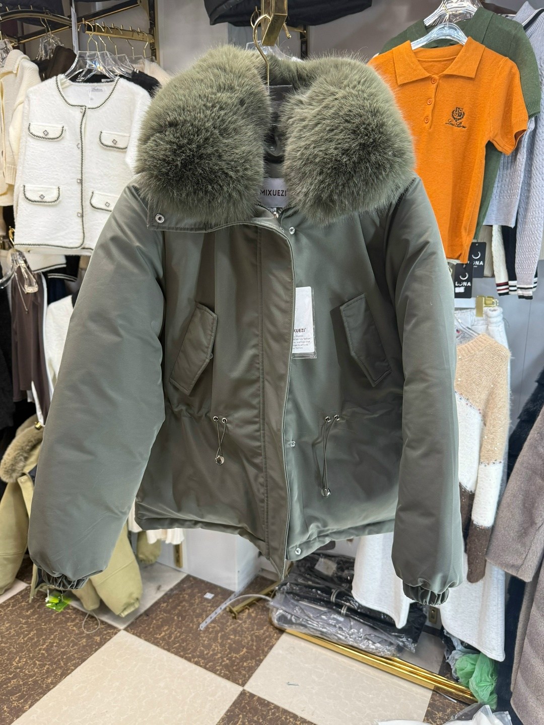 женская зимняя куртка,женская парка с мехом,красивые зимние куртки с мехом,зеленая парка с мехом,парка с мехом