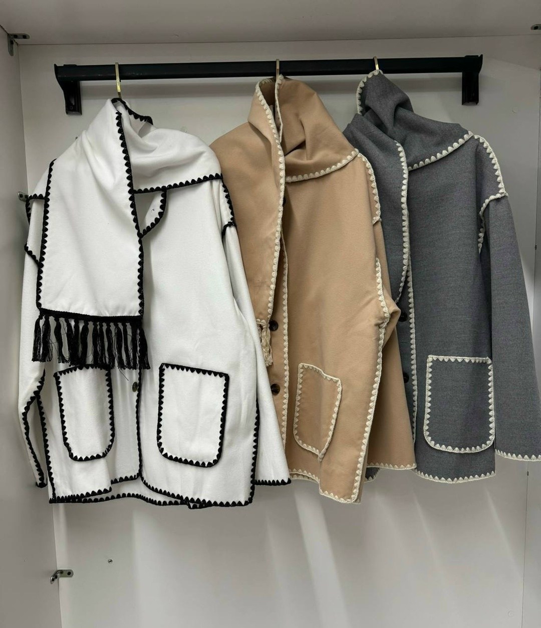 модное шерстяное пальто,пальто модное,пальто с шарфом,пальто и куртки,пальто с высоким воротником