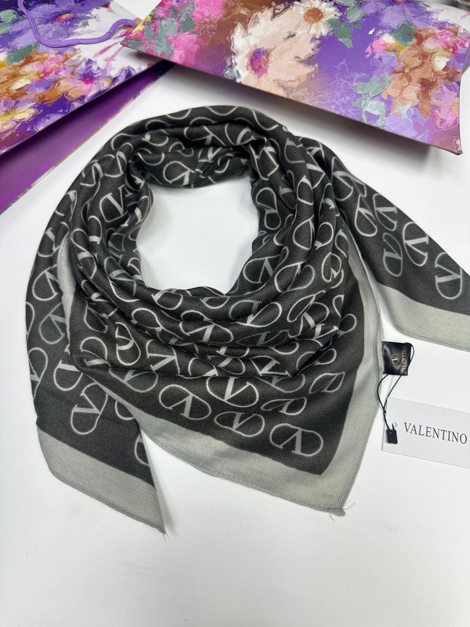 платок шелковый брендовый cd dior,платки диор,платок кристиан диор,шарфы диор женские,палантины dior