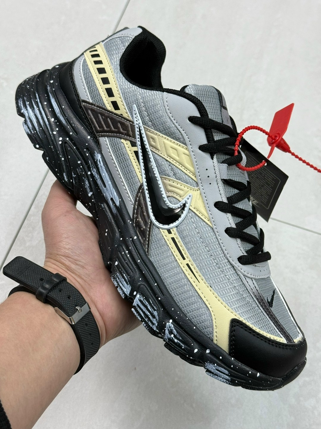 кроссовки nike initiator,мужские беговые кроссовки nike initiator,кроссовки nike,кроссовки initiator low top для бега мужские серые nike,nike initiator кроссовки мужчины