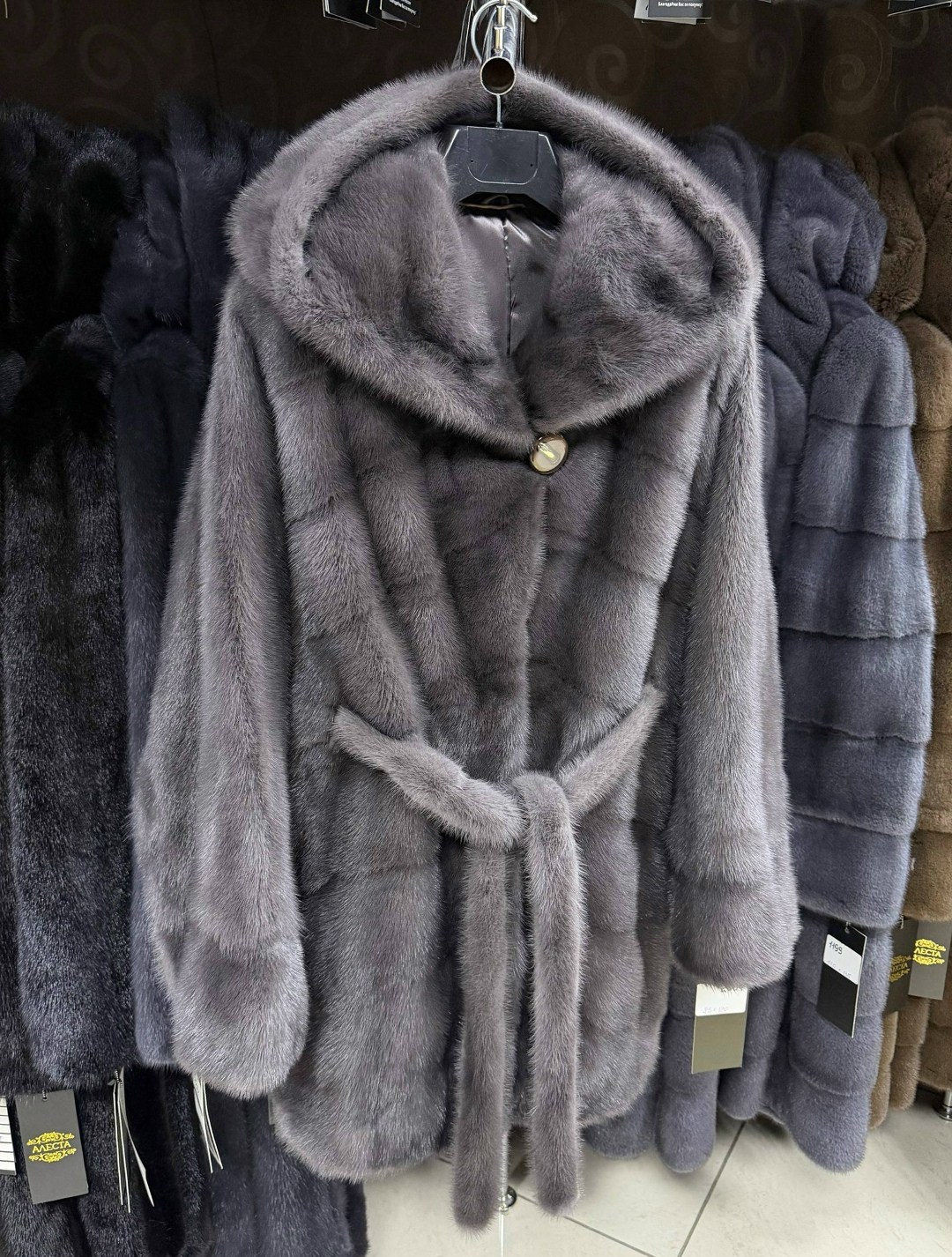шубка из меха европейской норки с капюшоном цвет лаванда,шуба норковая,шубка из меха европейской норки с капюшоном,норковая шуба с капюшоном,шуба сиреневая норка