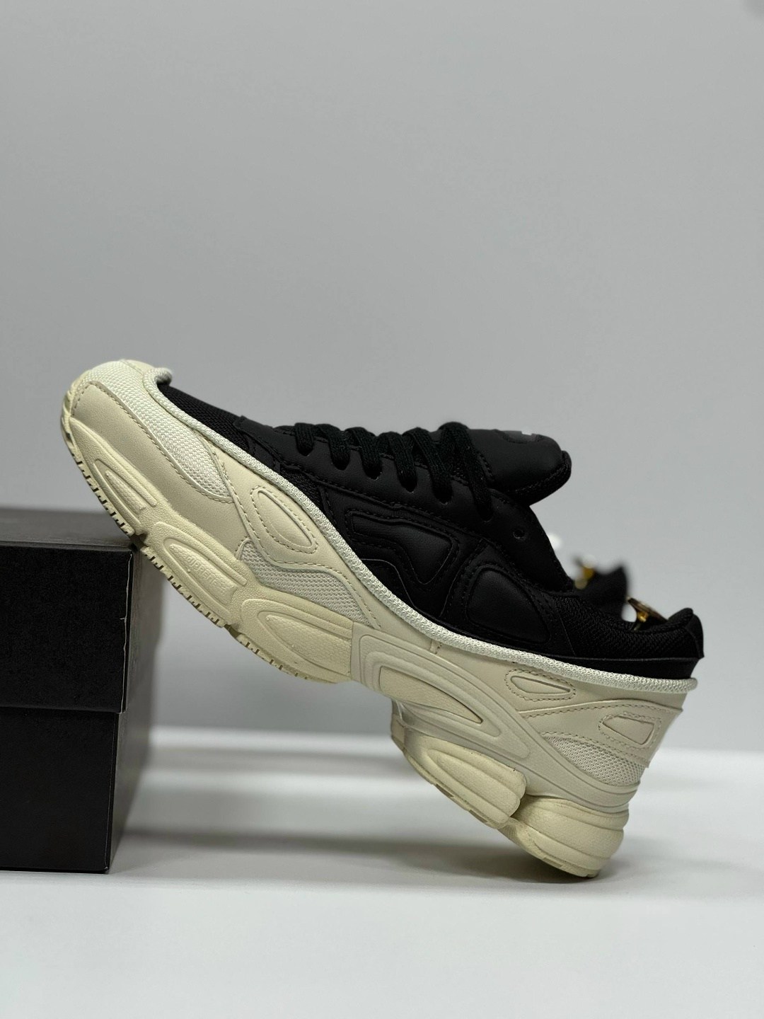 adidas x raf simons ozweego white & black,adidas ozweego raf simons black white,кроссовки adidas raf simons ozweego cream white,adidas raf simons x ozweego cream white,adidas raf simons ozweego 3 crea