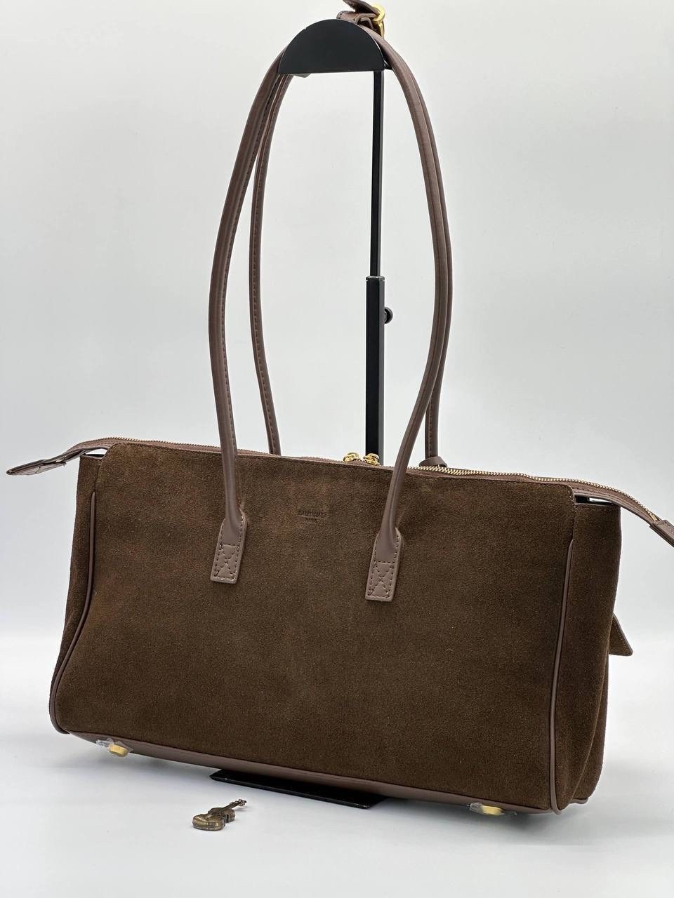 женская замшевая сумка balenciaga коричневая с кожаными вставками,сумка balenciaga,женская сумка из натуральной замши и кожи от balenciaga,сумка из натуральной кожи balenciaga женская,сумка женская за