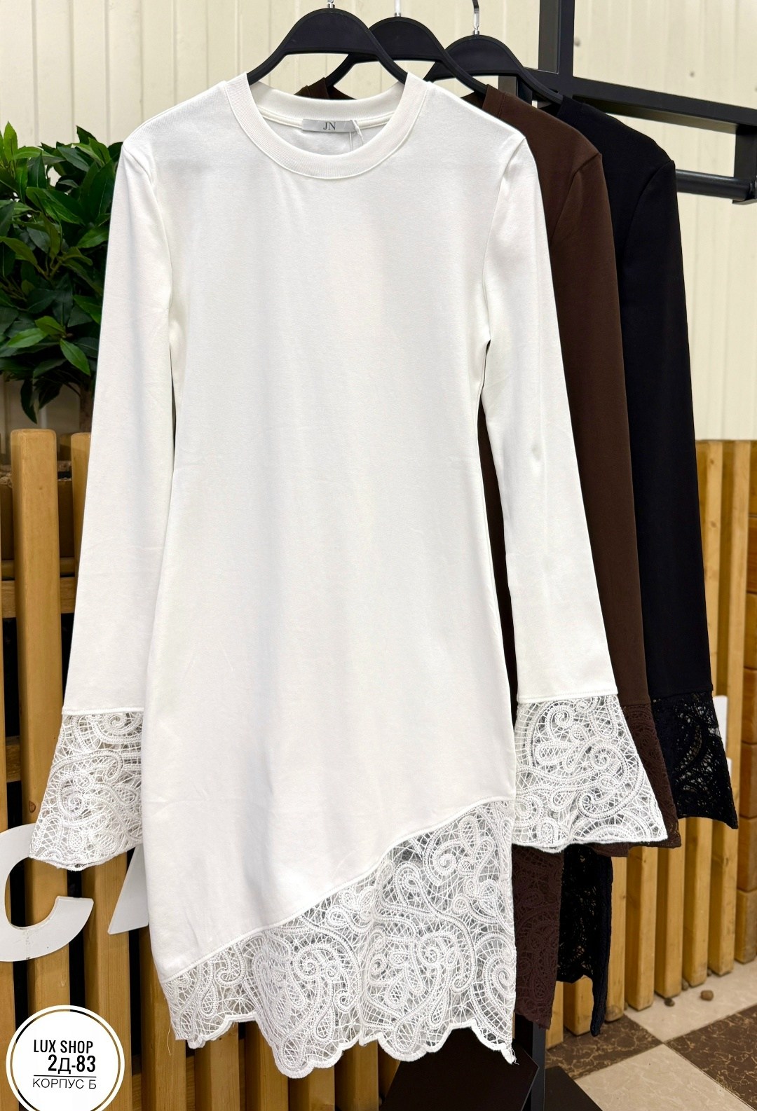 трикотажное платье с кружевом по низу,платье с кружевом внизу,стильное платье,длинное трикотажное платье с кружевом,платье женское