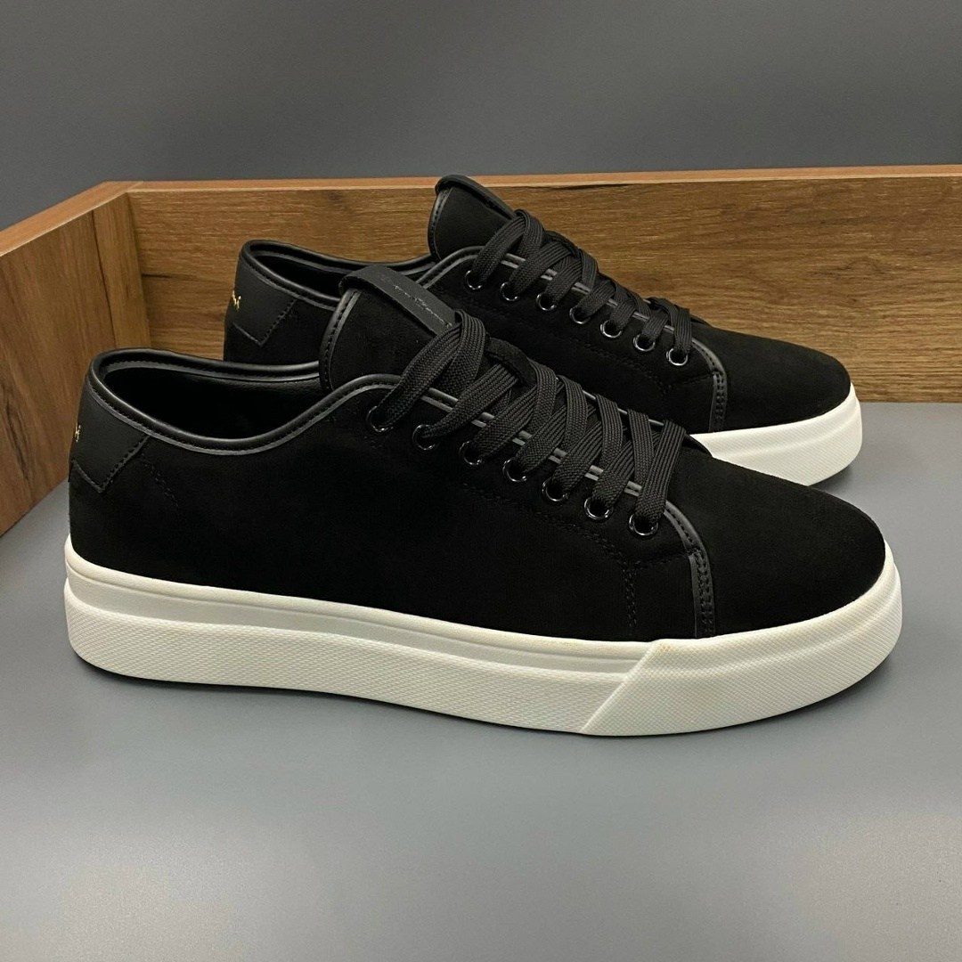 ,замшевые кеды мужские,кеды замшевые,мужские кроссовки черные из замши и белой подошвой,черные кроссовки