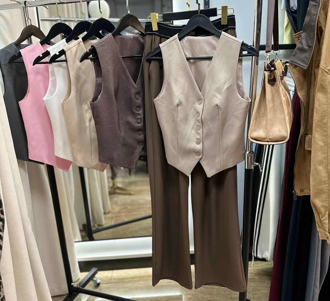 летние костюмы,стильные наряды,брючный льняной костюм с жилеткой,костюм с шортами,льняной жилет женский летний