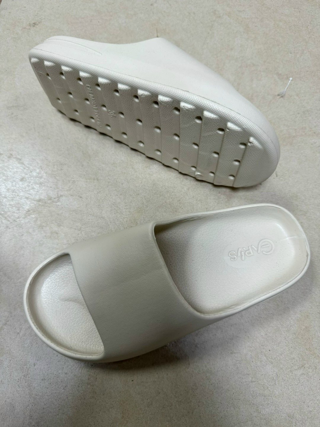 шлёпанцы адидас yeezy slide,,шлепанцы женские,летние тапочки,тапочки модные