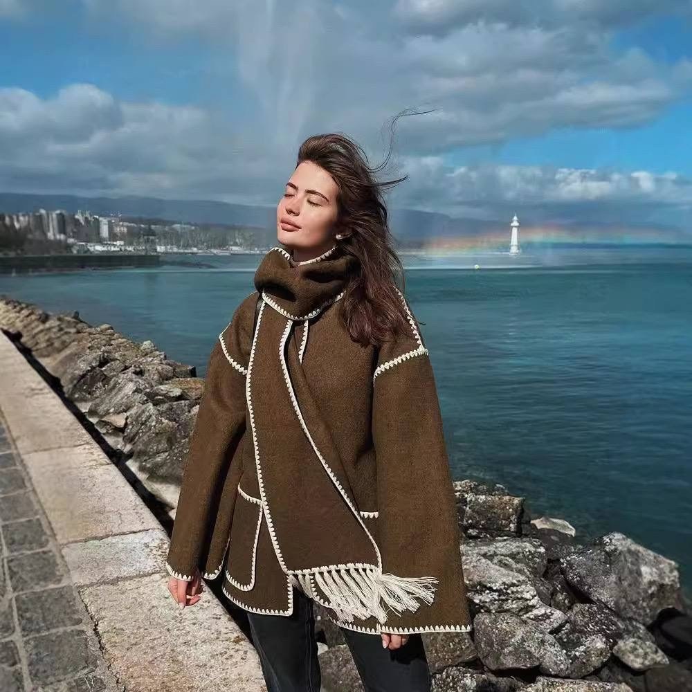 модное шерстяное пальто,пальто модное,пальто с шарфом,пальто и куртки,пальто с высоким воротником