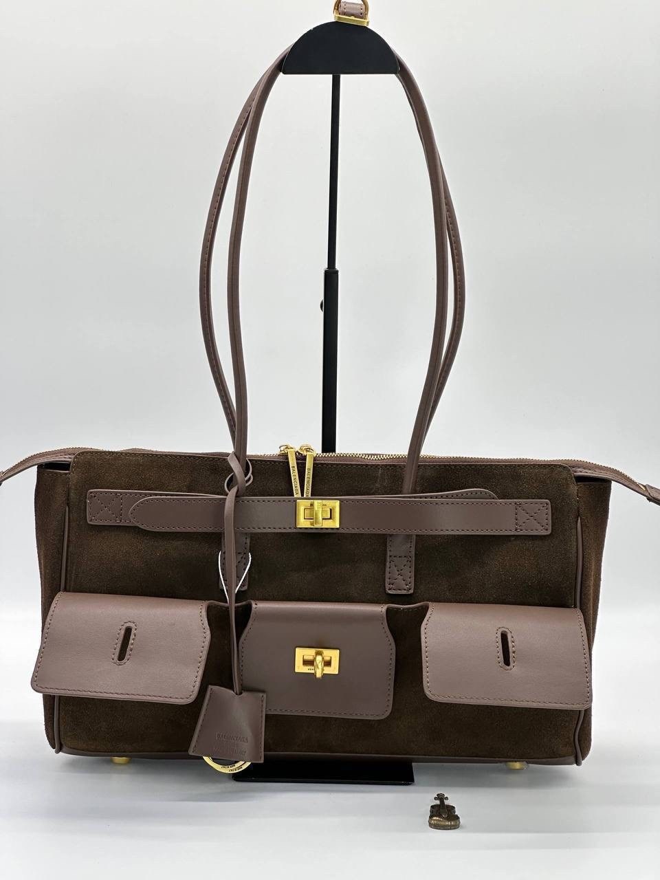 женская замшевая сумка balenciaga коричневая с кожаными вставками,сумка balenciaga,женская сумка из натуральной замши и кожи от balenciaga,сумка из натуральной кожи balenciaga женская,сумка женская за