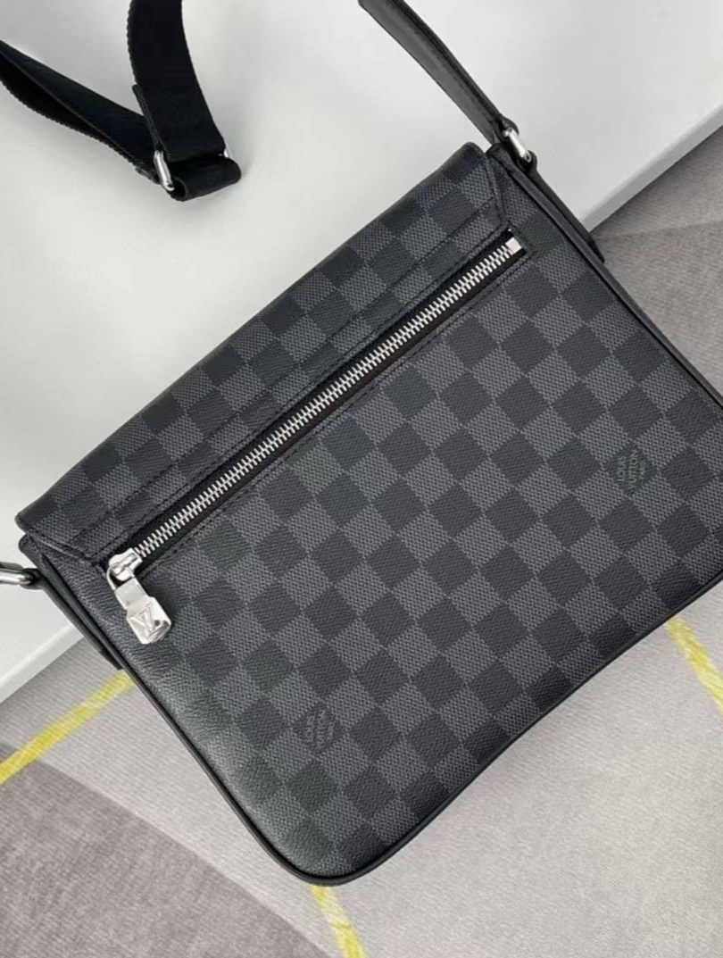 сумка louis vuitton мужская,сумка через плечо louis vuitton,сумка louis vuitton,louis vuitton мужская сумка через плечо,сумка через плечо мужская луи виттон