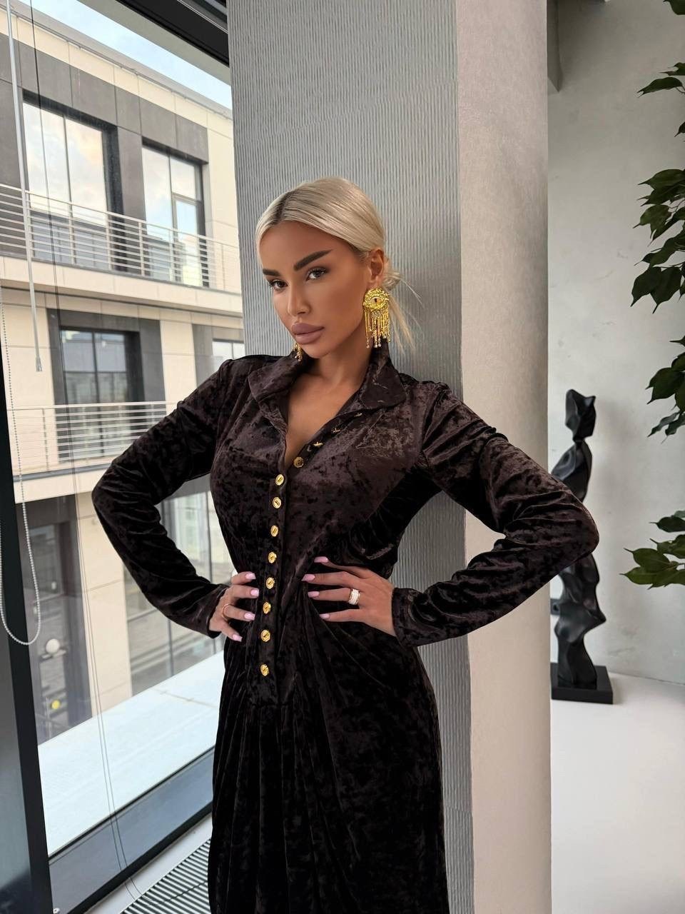 prettylittlething бархатное драпированное платье миди шоколадного цвета с разрезом на рукавах,бархатное драпированное платье миди шоколадного цвета с разрезом на рукавах,бархатное платье,платье бархат