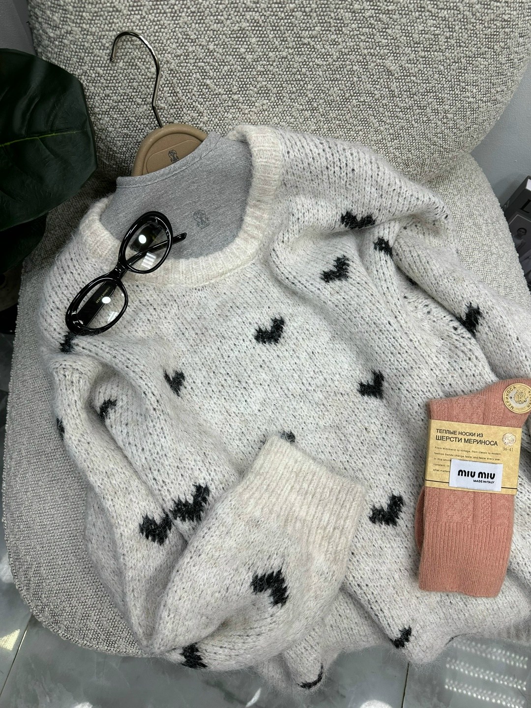 женский серый свитер с цветочным принтом и бриллиантами,джемпер для девочек,свитер женский модный мир,свитер зимние,свитер серый стразами