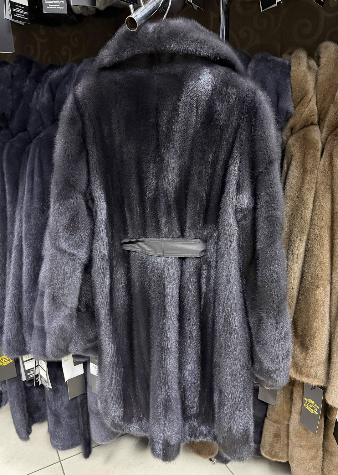 норковая шуба,норковая шуба с английским воротником,шуба,норковые шубы 2026 английский воротник,шубка из меха импортной норки с английским воротником цвет графит