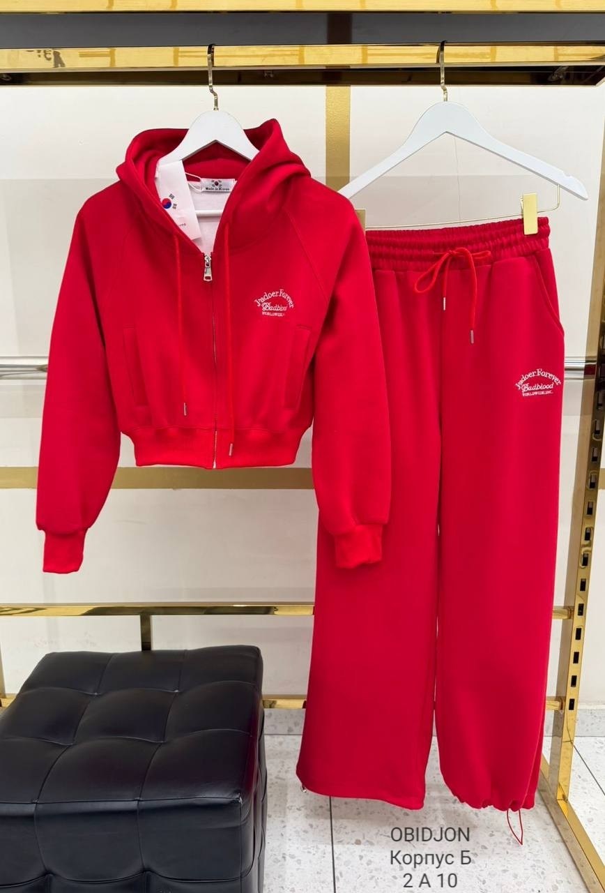 женский красный костюм miu miu,женский спортивный костюм,спортивный костюм,женский костюм,спортивный костюм miu miu женский