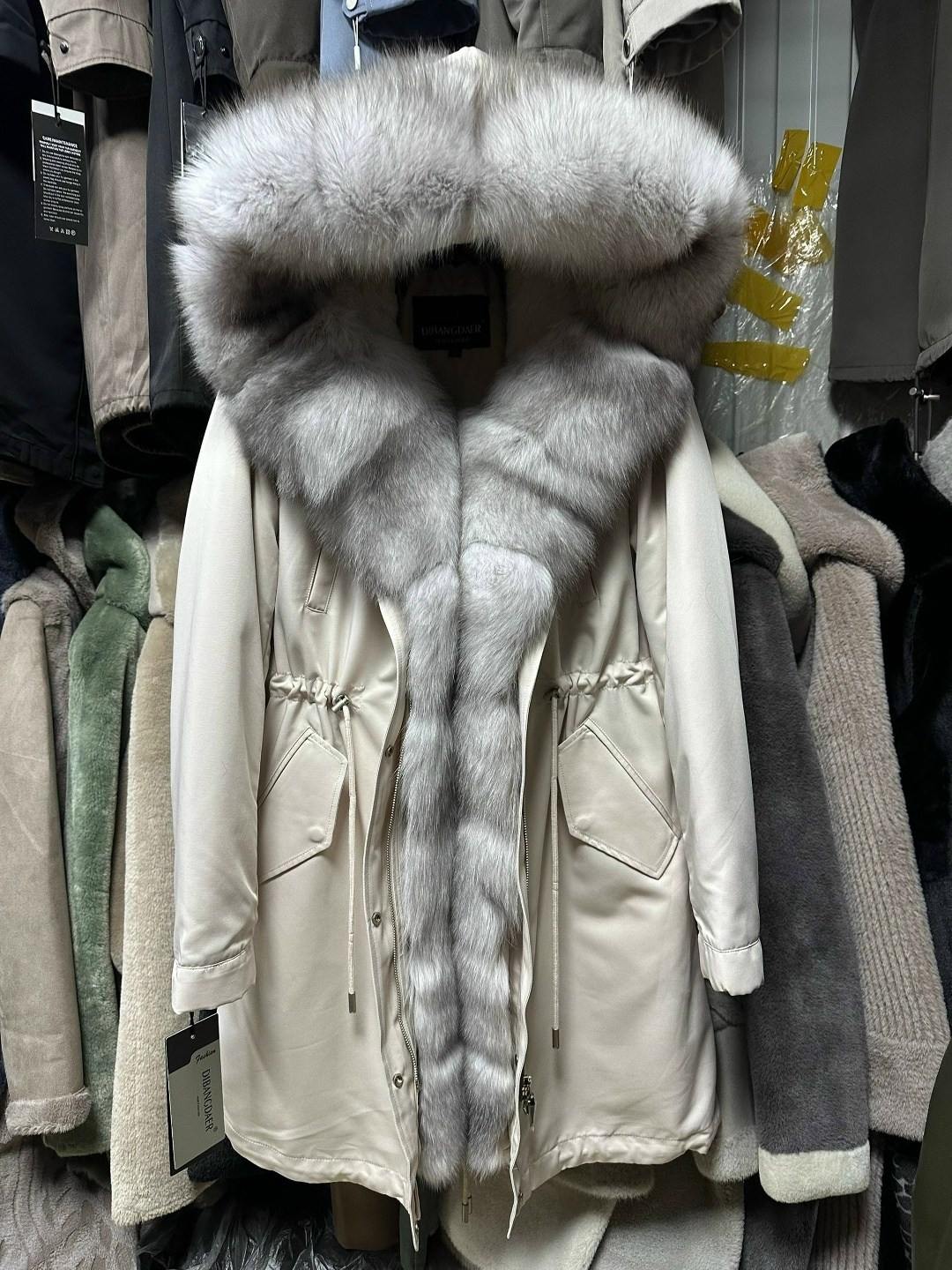 парки с мехом песца,парка с натуральным мехом,черная парка с мехом песца,парка черная с коричневым мехом песца тото,парка с мехом