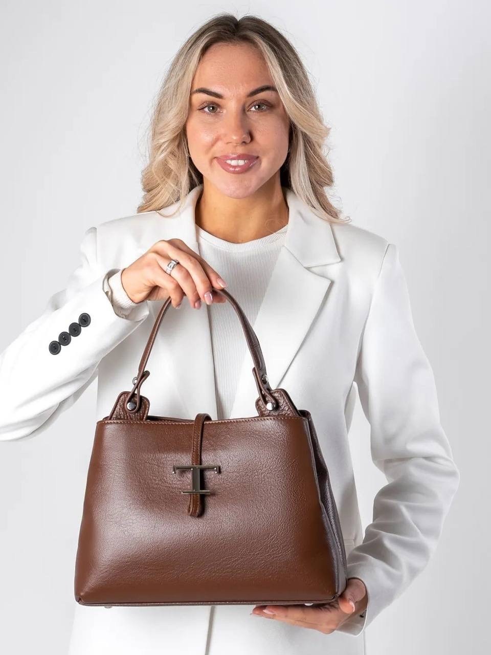 сумка женская trussardi,женская сумка,tod's коричневая кожаная сумка тоут,женская кожаная сумка с черным логотипом tod's,черная женская кожаная сумка tod's