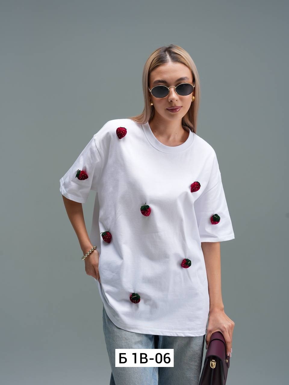 женская футболка,футболка с вышивкой вишенки,футболки с вышивкой,футболка с вишенками,футболки женская оверсайз