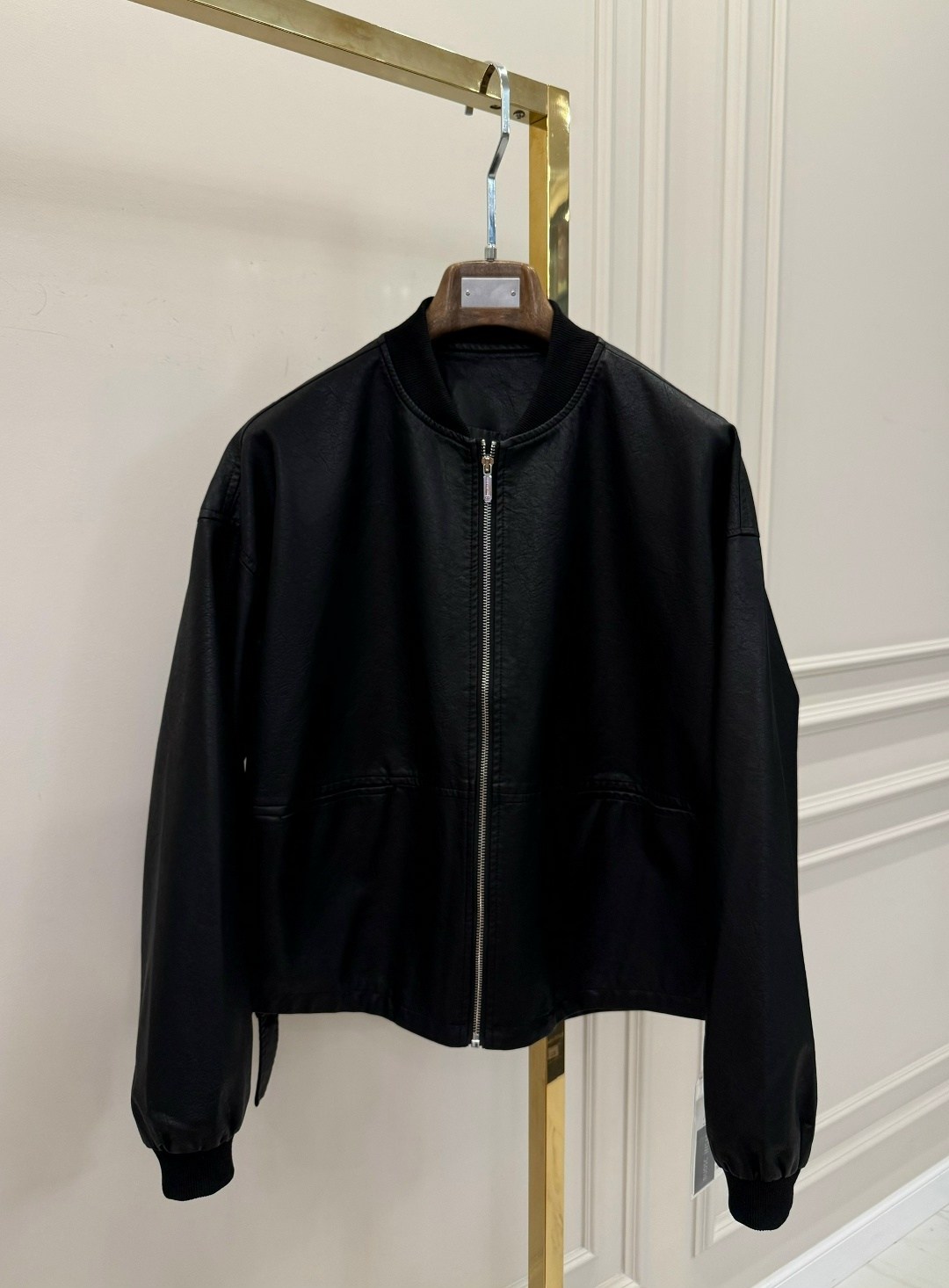 куртка кожаная,кожаная укороченная куртка-бомбер для женщин,кожаная куртка бомбер,куртка женская кожаная,повседневная куртка