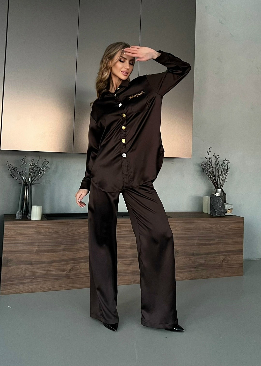 пижама женская со штанами шелковая shokh,шелковая пижама женская со штанами двойка из шелка армани,пижама женская шелковая с брюками,брючный атласный костюм,атласный костюм