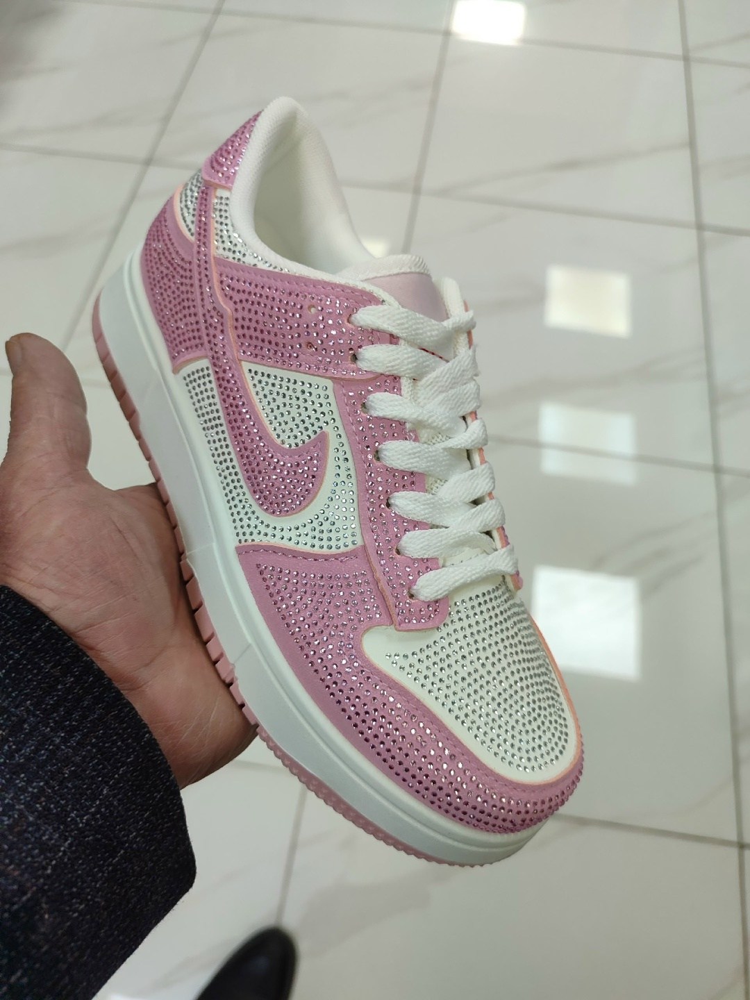 кроссовки,swarovski x nike air jordan 1 low og “stealth”,блестящие кроссовки,swarovski air jordan 1 low hm9208 001,кроссовки со стразами