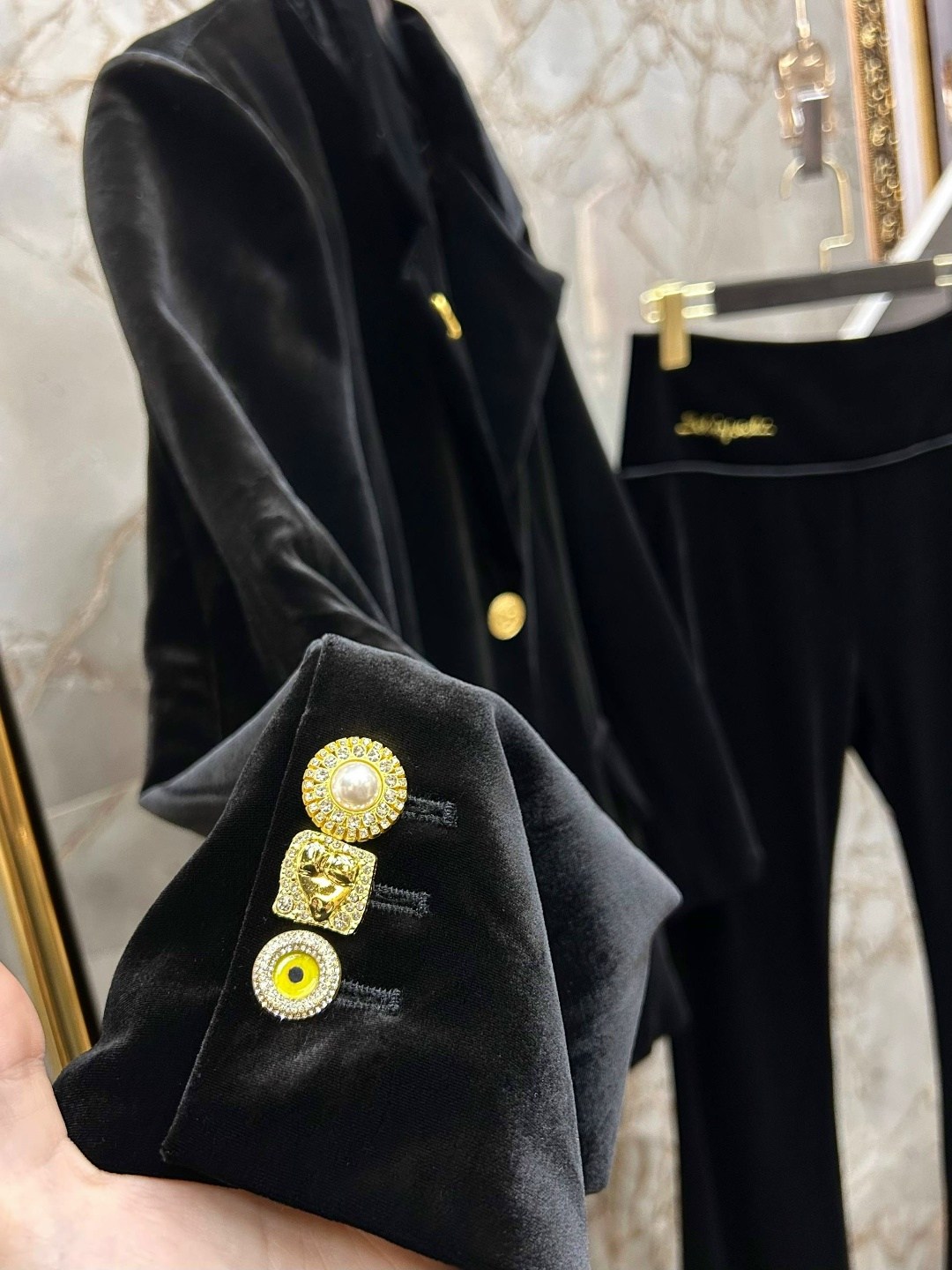 костюм брючный женский бархатный,женский бархатный костюм,пиджак бархатный женский,бархатный костюм,костюм женский