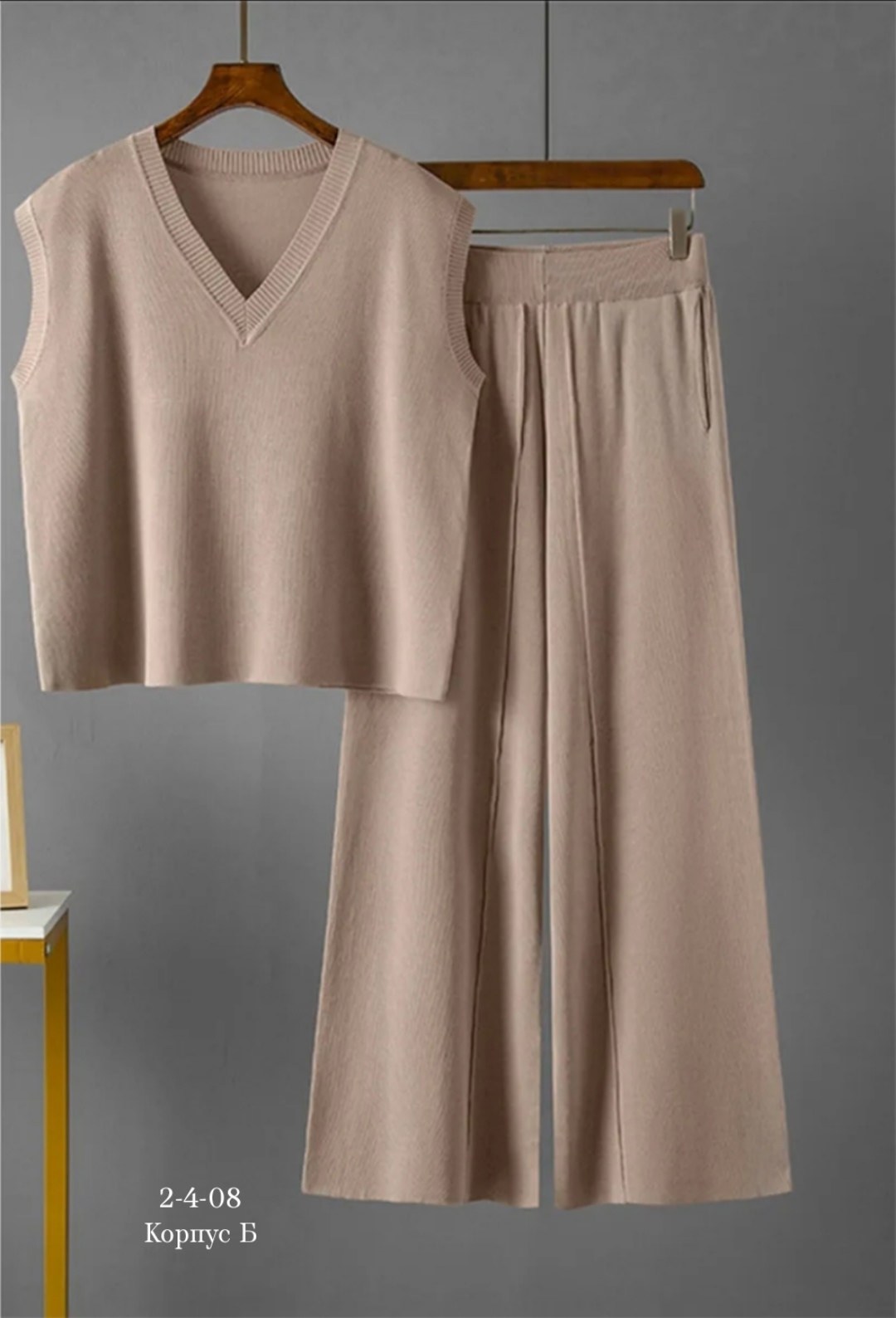 женский трикотажный костюм из двух предметов,широкие брюки трикотажные,брюки с широкими штанинами,трикотажные костюмы,брючный комплект