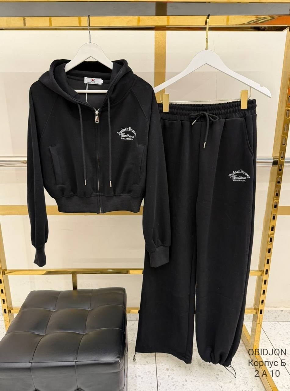 женский красный костюм miu miu,женский спортивный костюм,спортивный костюм,женский костюм,спортивный костюм miu miu женский