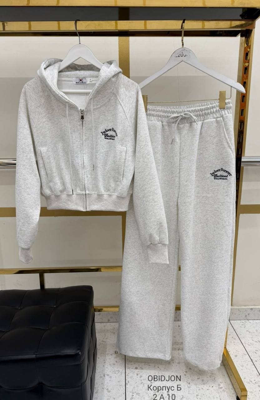 женский красный костюм miu miu,женский спортивный костюм,спортивный костюм,женский костюм,спортивный костюм miu miu женский