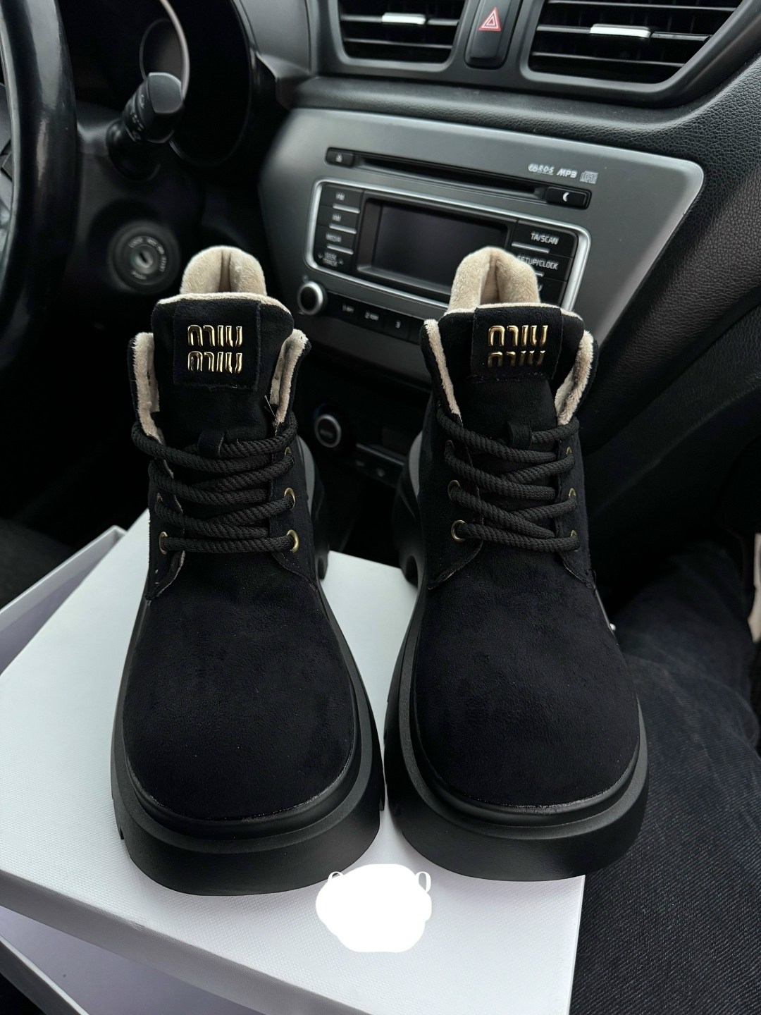 ,ботинки miu miu,ботинки замшевые женские miu miu,женские ботинки,ботинки из натуральной замши