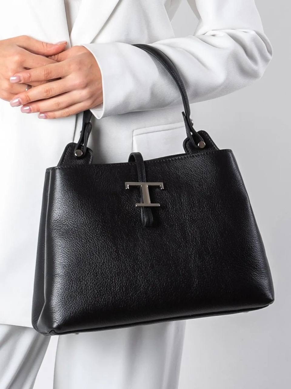 сумка женская trussardi,женская сумка,tod's коричневая кожаная сумка тоут,женская кожаная сумка с черным логотипом tod's,черная женская кожаная сумка tod's