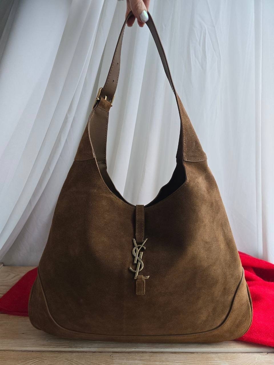 женская замшевая сумка yves saint laurent 37x29 см,сумка замшевая,кожаная сумка-хобо le 5 à 7 saint laurent коричневый,сумка замшевая коричневая,yves saint laurent сумка женская замшевая