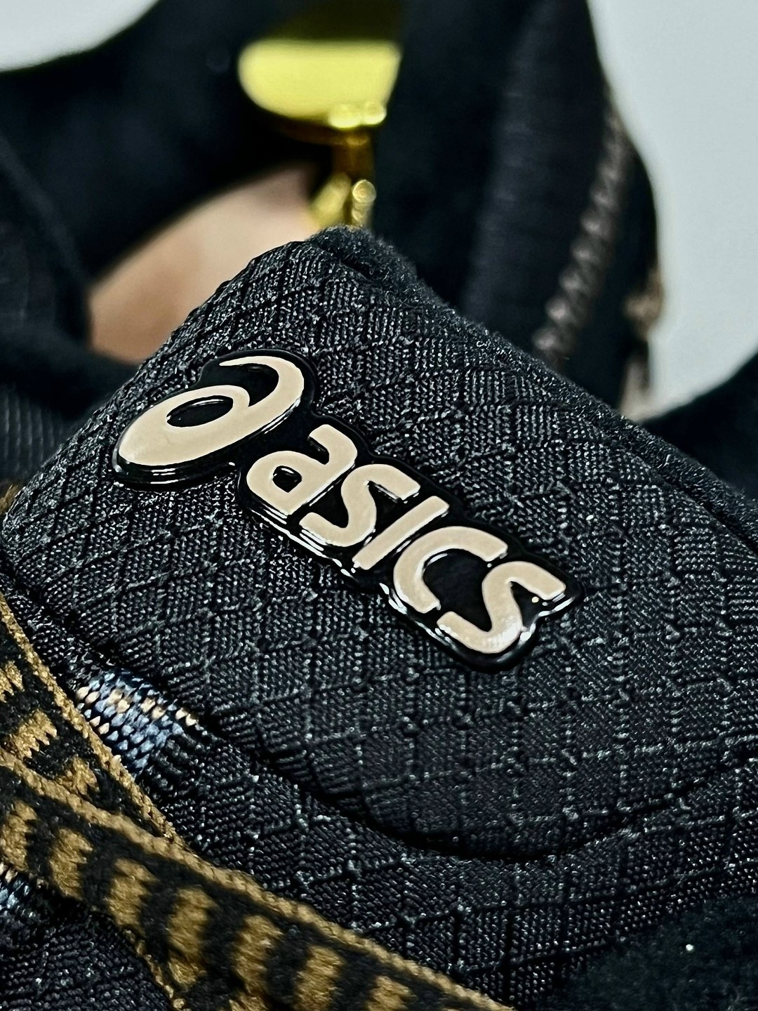 кроссовки asics gel-kahana 8,кроссовки мужские asics gel-kahana 8,кроссовки asics,мужские летние кроссовки asics gel kahana 8 с черным золотом,кроссовки asics мужские