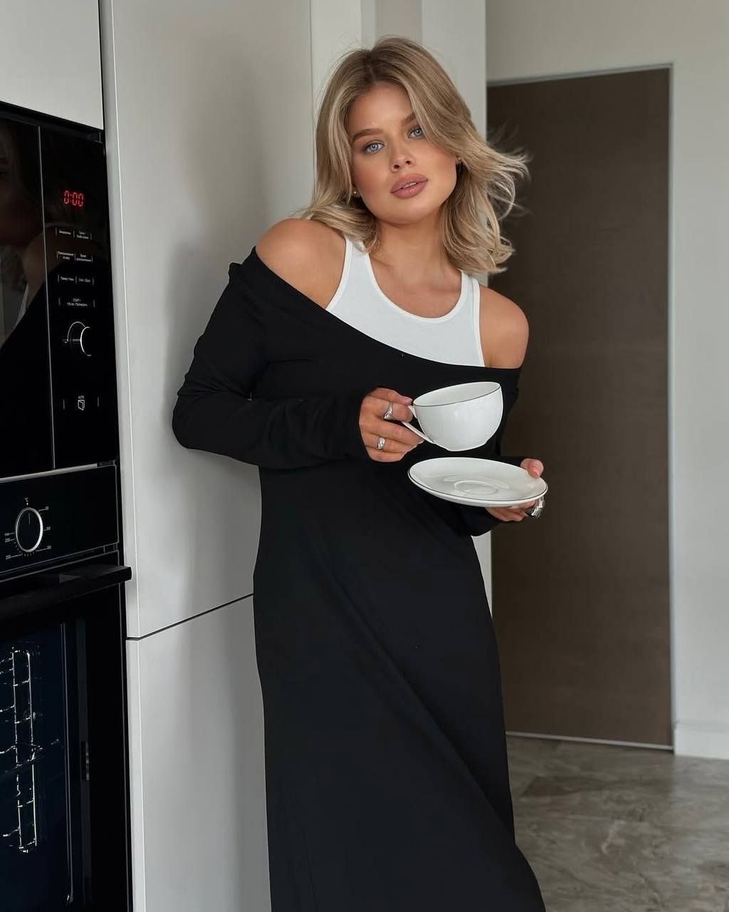 трикотажное платье макси,длинное платье с открытыми плечам,стильное платье,длинное платье женское,длинное платье