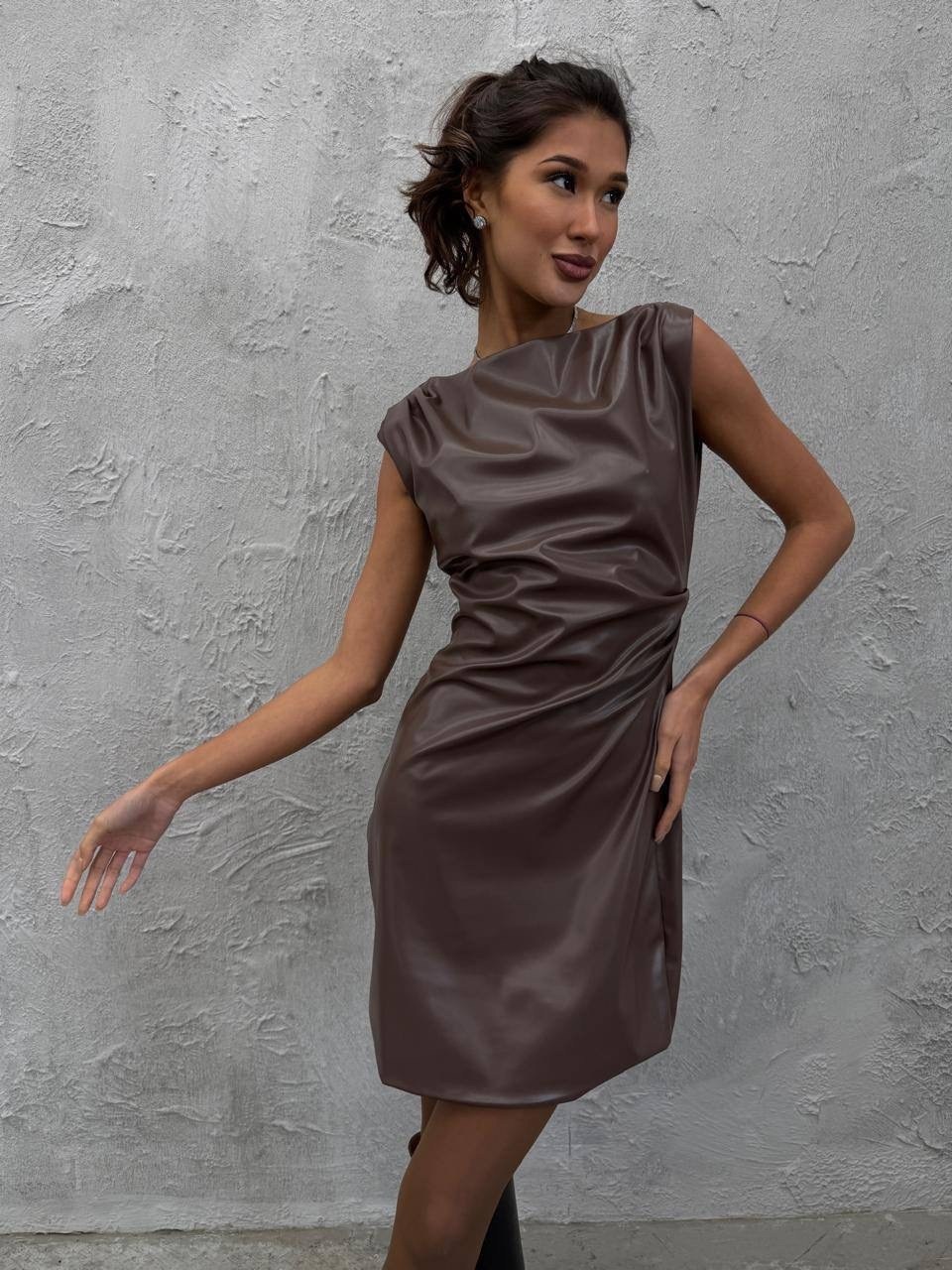 платье из экокожи,кожаное платье,платье экокожа облегающее korolek sora 301050567,короткое кожаное платье,трендовое платье из экокожи