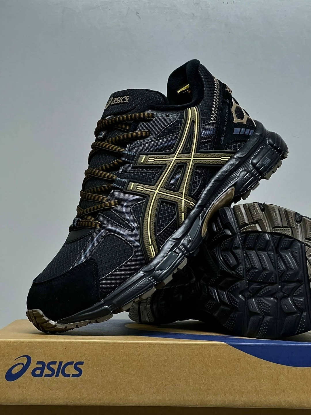 кроссовки asics gel-kahana 8,кроссовки мужские asics gel-kahana 8,кроссовки asics,мужские летние кроссовки asics gel kahana 8 с черным золотом,кроссовки asics мужские