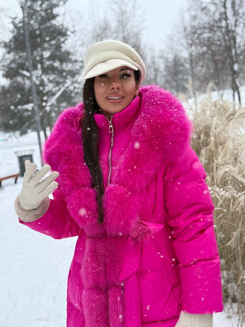розовый пуховик с меховым капюшоном,пуховик розовый,розовый пуховик с мехом,пуховик зимний женский,женские зимние куртки