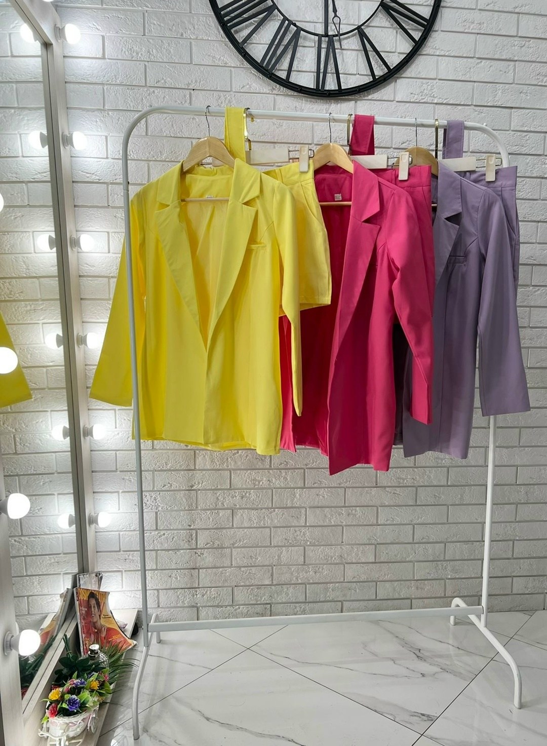 модные костюмы,женский костюм с шортами,желтый костюм,одежда мода,летний женский деловой костюм с шортами и пиджаком цвет желтый