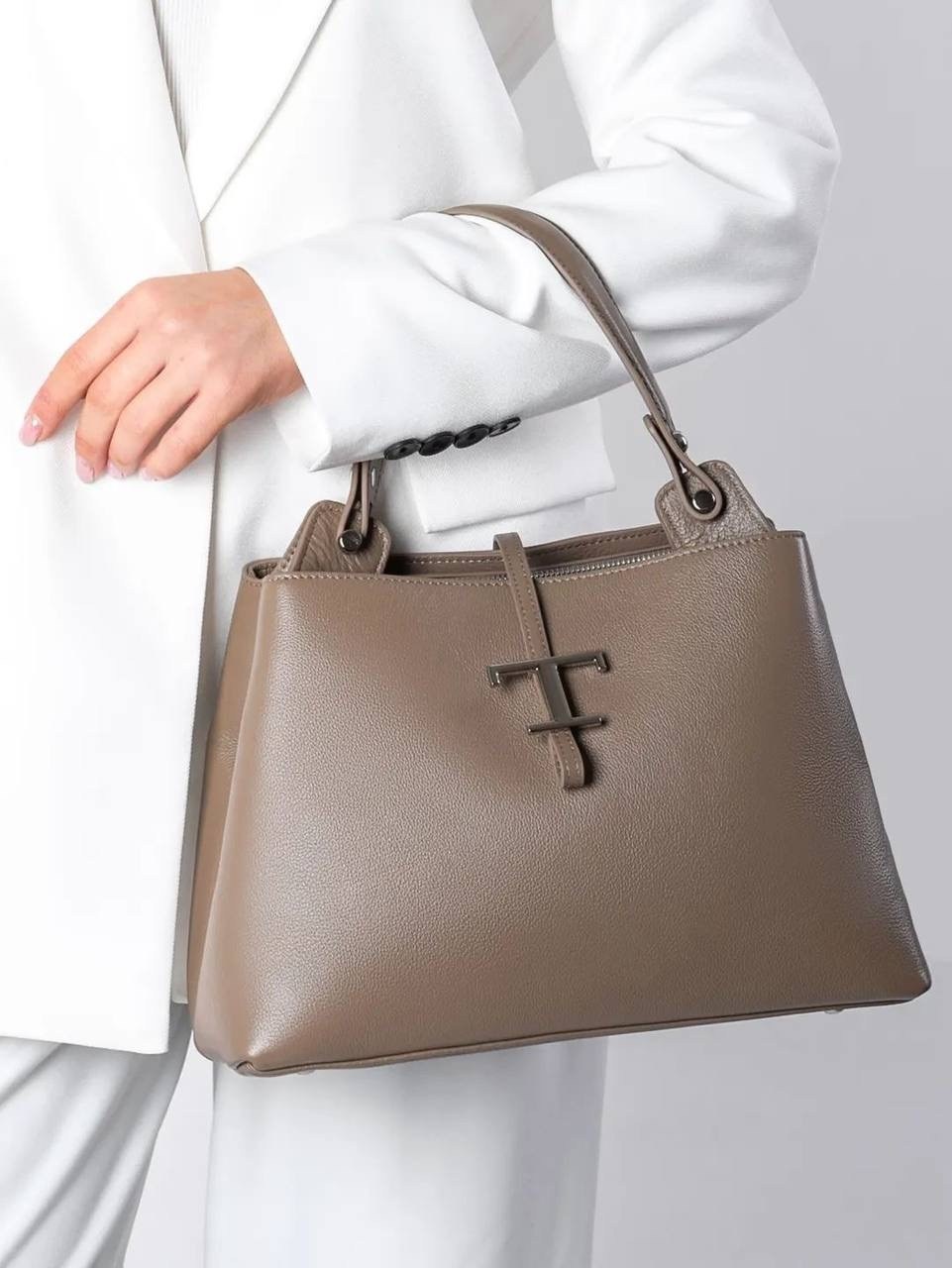 сумка женская trussardi,женская сумка,tod's коричневая кожаная сумка тоут,женская кожаная сумка с черным логотипом tod's,черная женская кожаная сумка tod's