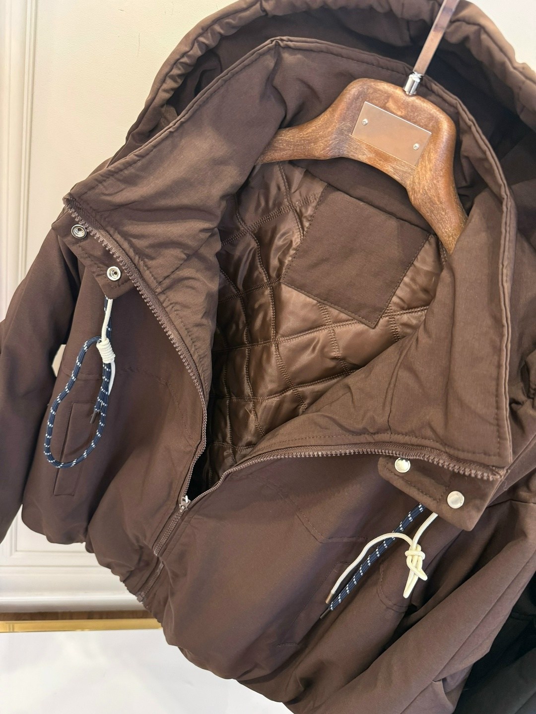 куртка модная,куртка пуховик,женская зимняя куртка,куртка короткая,женская куртка