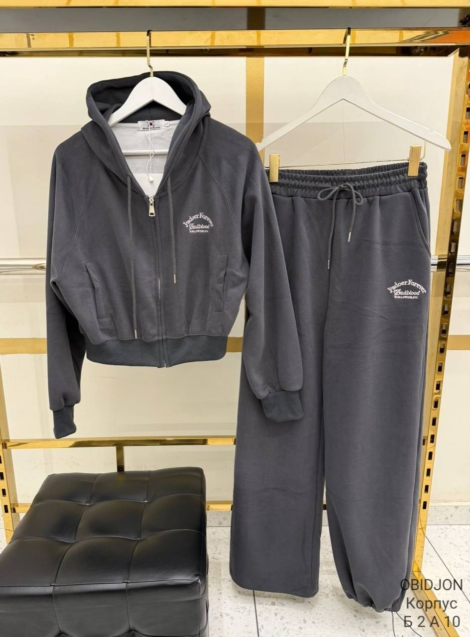 женский красный костюм miu miu,женский спортивный костюм,спортивный костюм,женский костюм,спортивный костюм miu miu женский