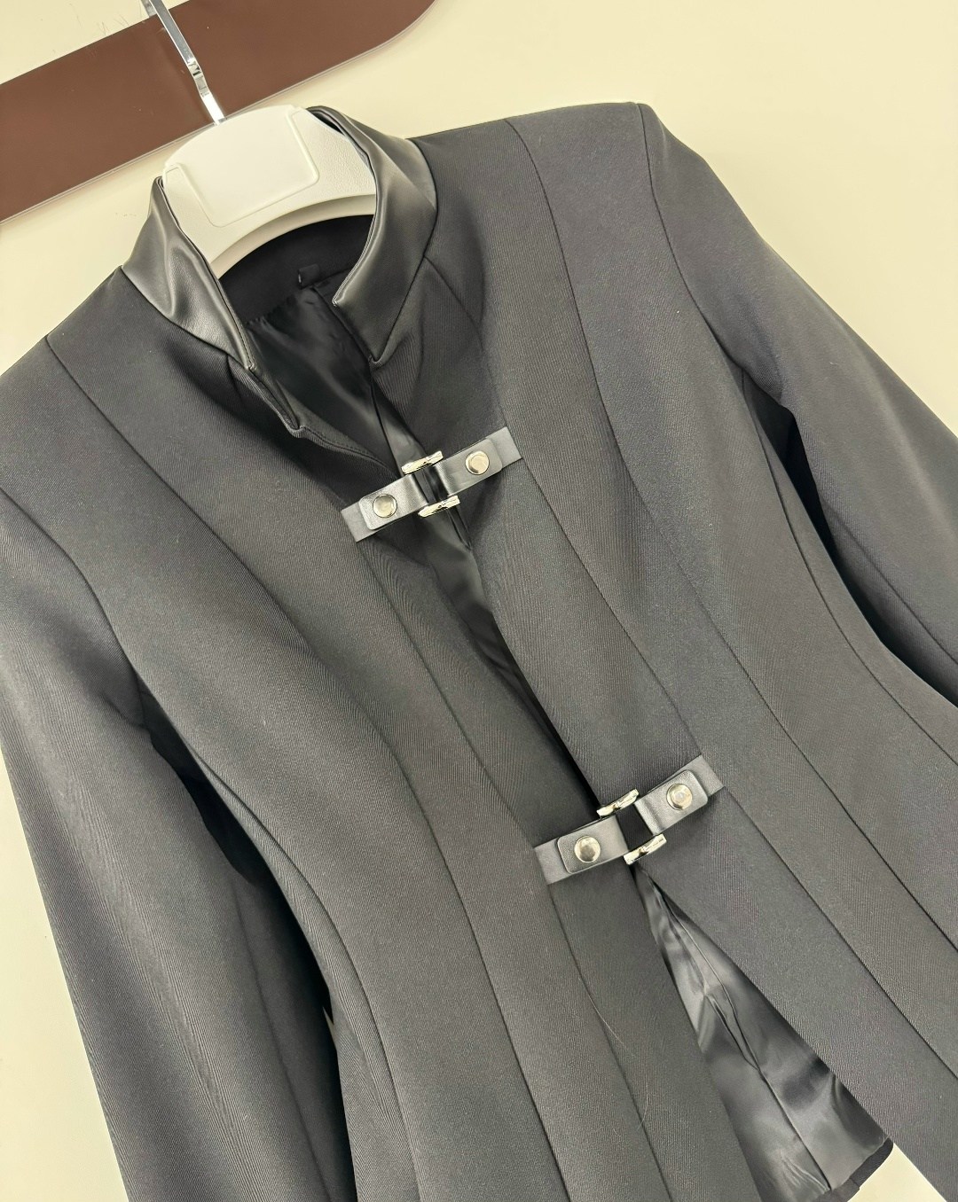 жакет,жакет приталенный,жакет с воротником стойкой,жакет с воротником,пиджак