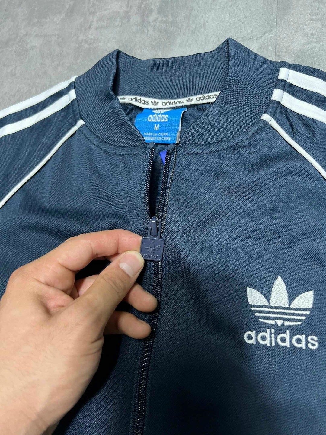 мужской спортивный костюм adidas,спортивный костюм adidas,adidas спортивный костюм мужской черный 2026,мужские спортивные костюмы адидас,велюровый костюм мужской спортивный адидас