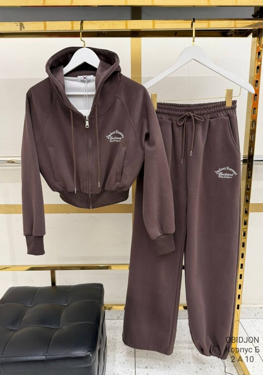 женский красный костюм miu miu,женский спортивный костюм,спортивный костюм,женский костюм,спортивный костюм miu miu женский