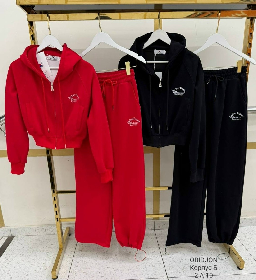 женский красный костюм miu miu,женский спортивный костюм,спортивный костюм,женский костюм,спортивный костюм miu miu женский