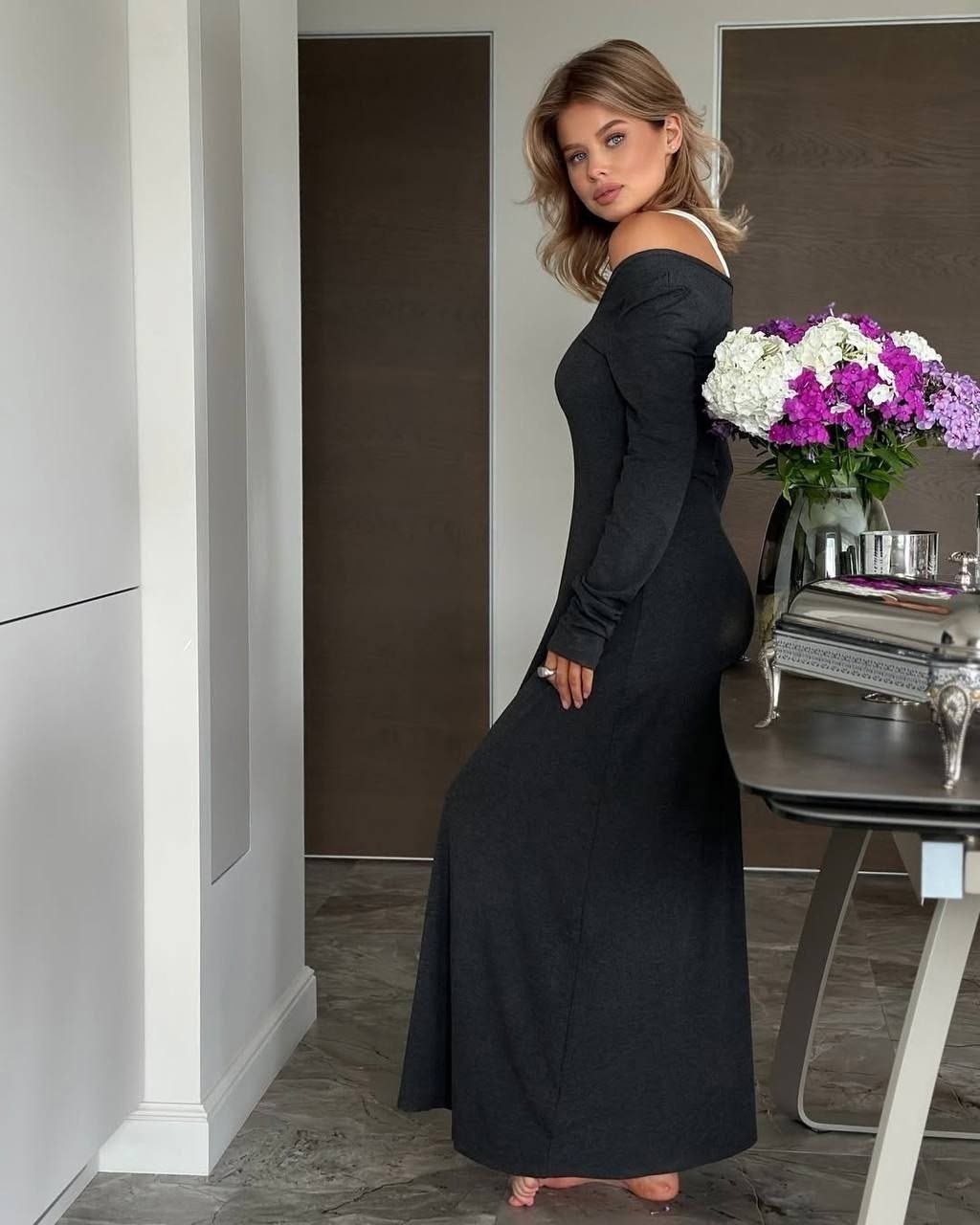 трикотажное платье макси,длинное платье с открытыми плечам,стильное платье,длинное платье женское,длинное платье