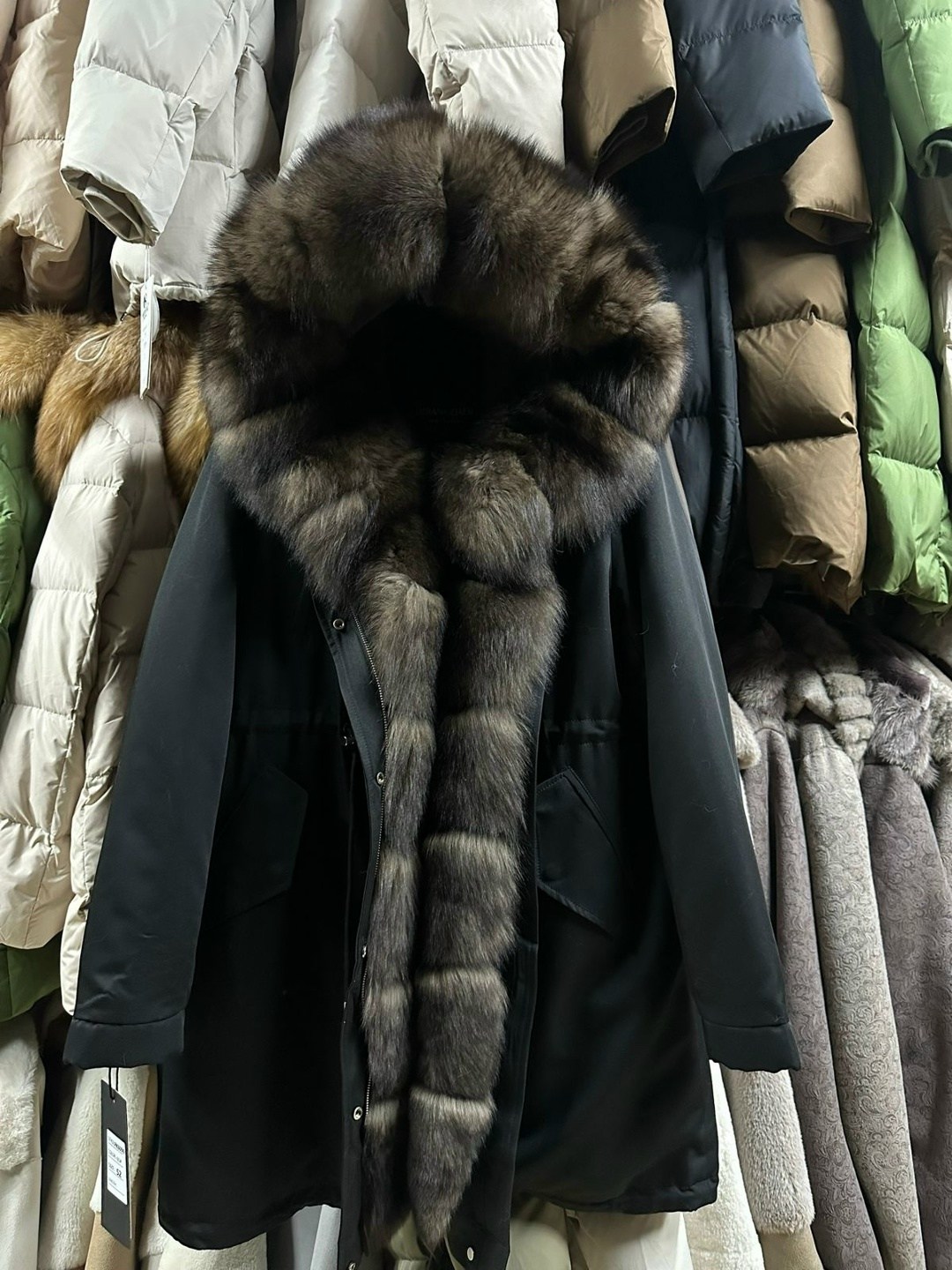 парка с натуральным мехом,парка женская с натуральным мехом песец,парки с мехом песца,молочная парка с мехом песца,парка с мехом песца женская зимняя