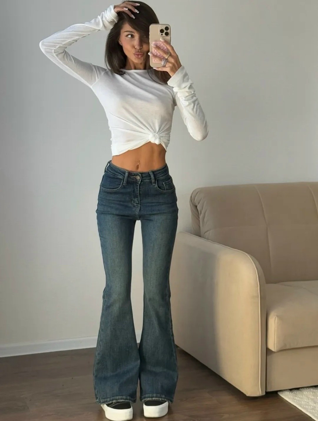 женские джинсы клеш,джинсы клеш,женские джинсы-клеш с высокой талией,женские джинсы,модные брюки клеш